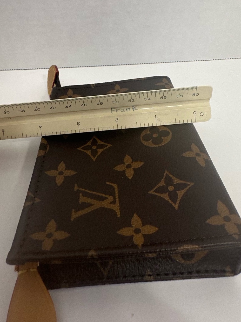 Louis Vuitton Monogram cosmetics bag - Picture 11 of 12